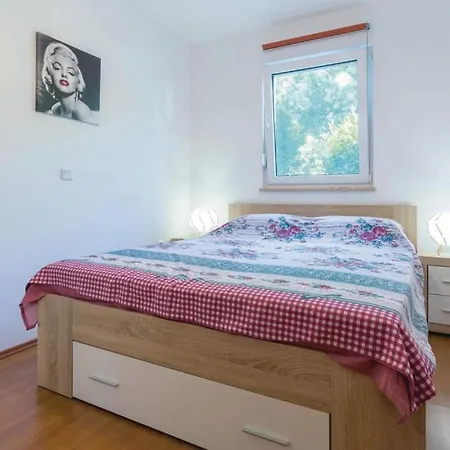 Thalia Apartman *